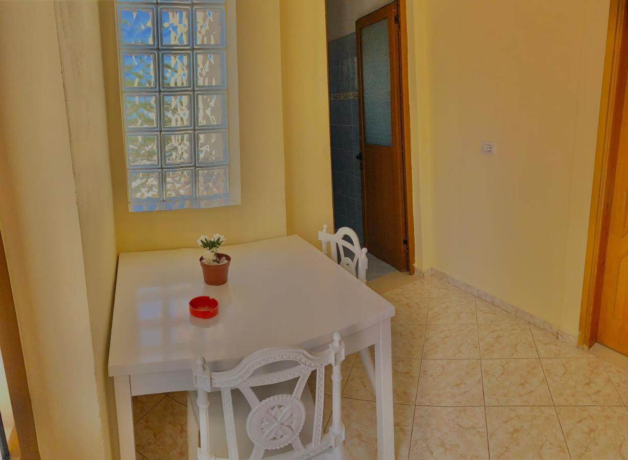 Ava'S Guesthouse Ksamil Exterior photo