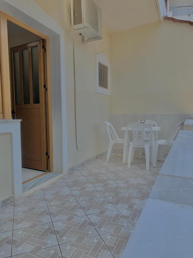 Ava'S Guesthouse Ksamil Exterior photo